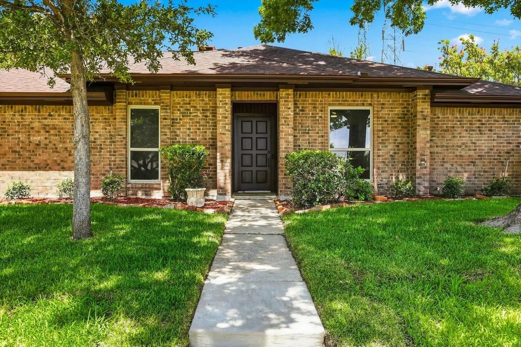 2517 Lawnview Drive, Carrollton