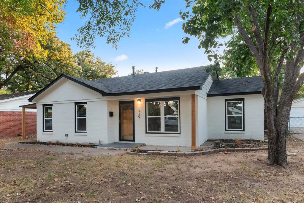 729 Thersa Drive, River Oaks