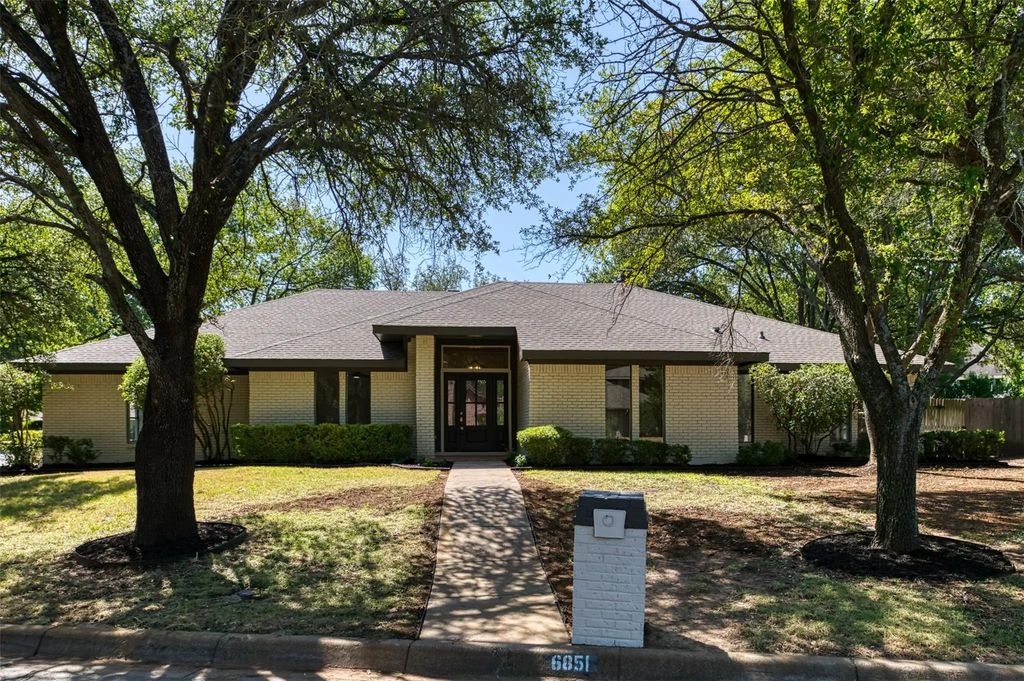 6851 Shorecrest Court, Fort Worth