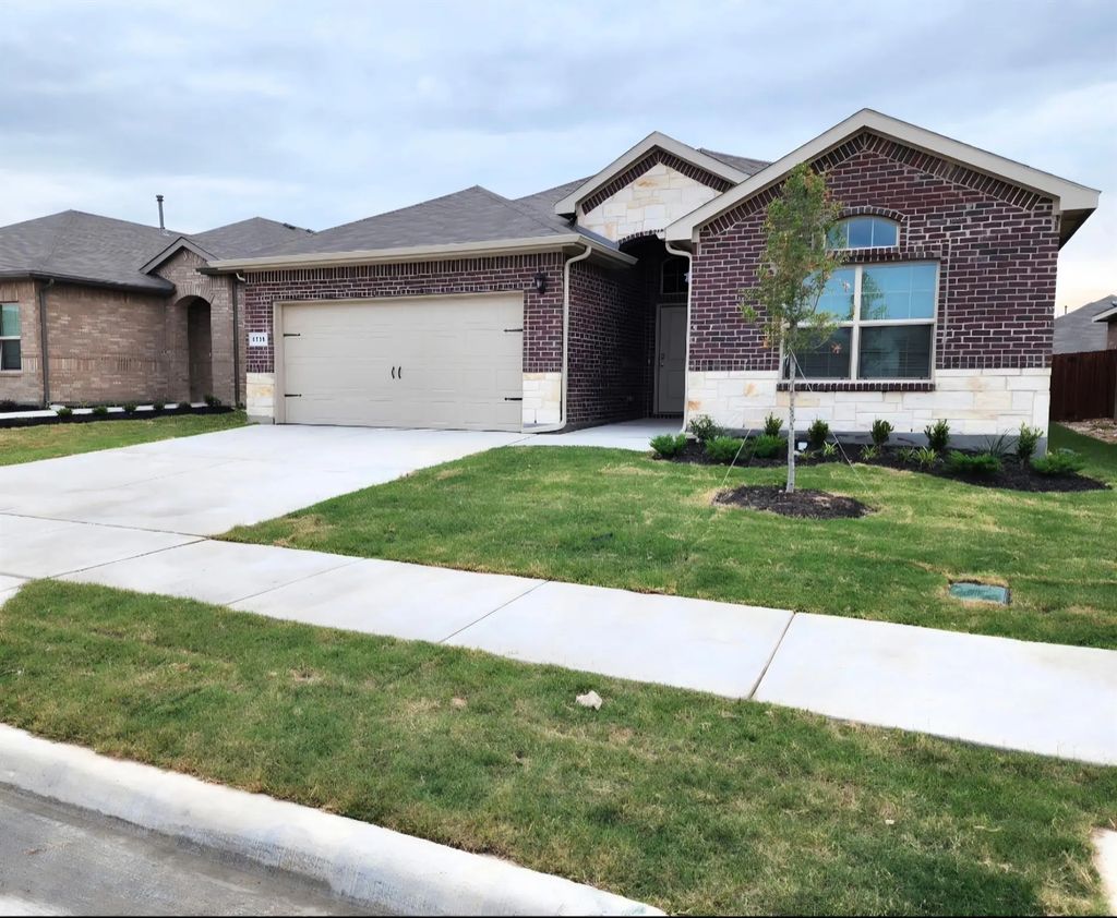 8536 Big Apple Drive, Fort Worth