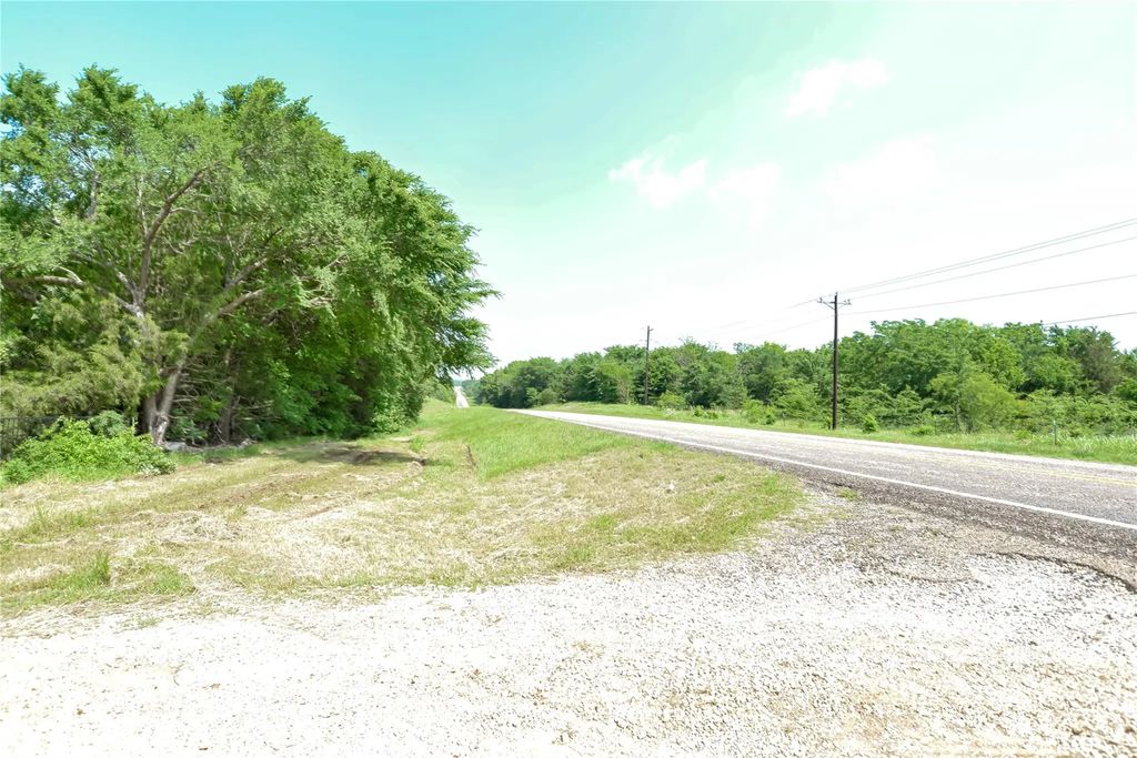 11991 Fm 901, Sadler