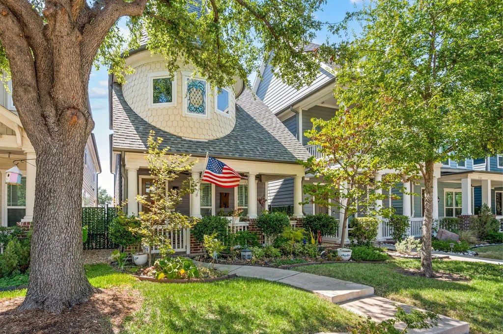 737 Hammond Street, Coppell
