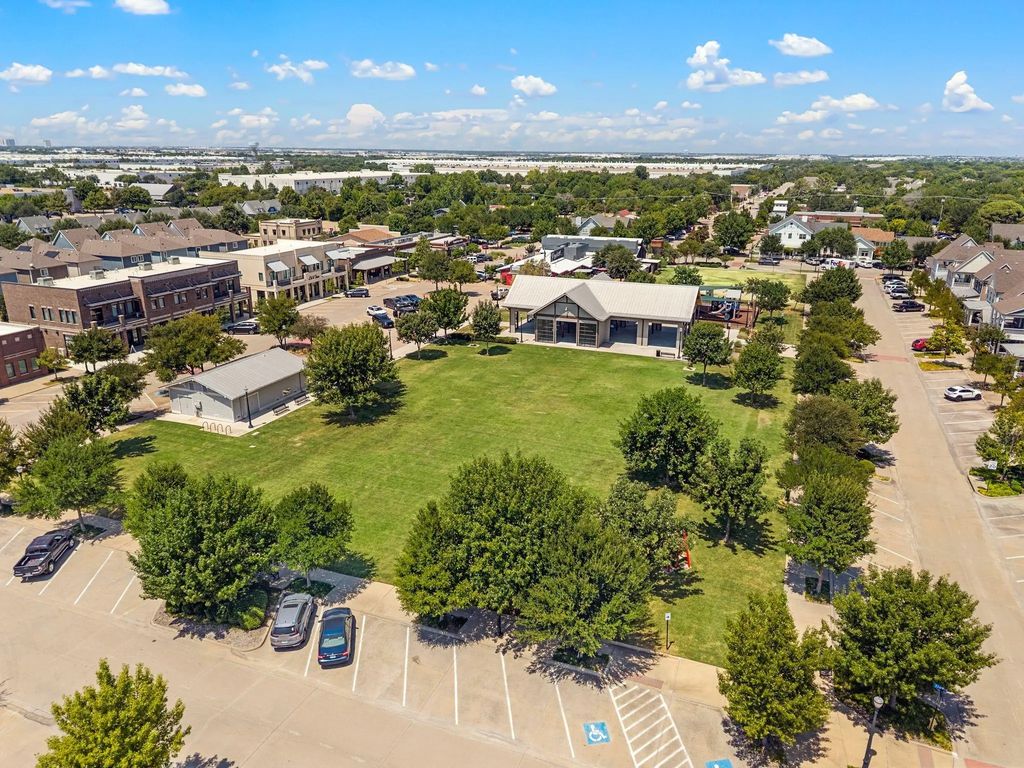 737 Hammond Street, Coppell
