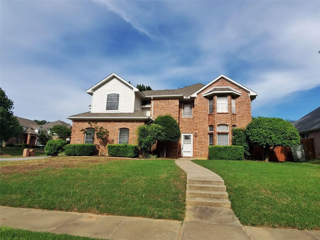 1040 Woodbriar Drive, Grapevine