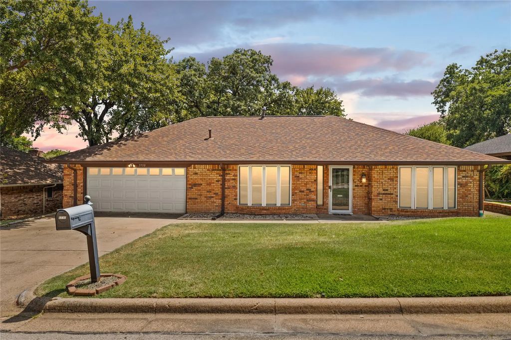 5710 Valley Ridge Court, Arlington