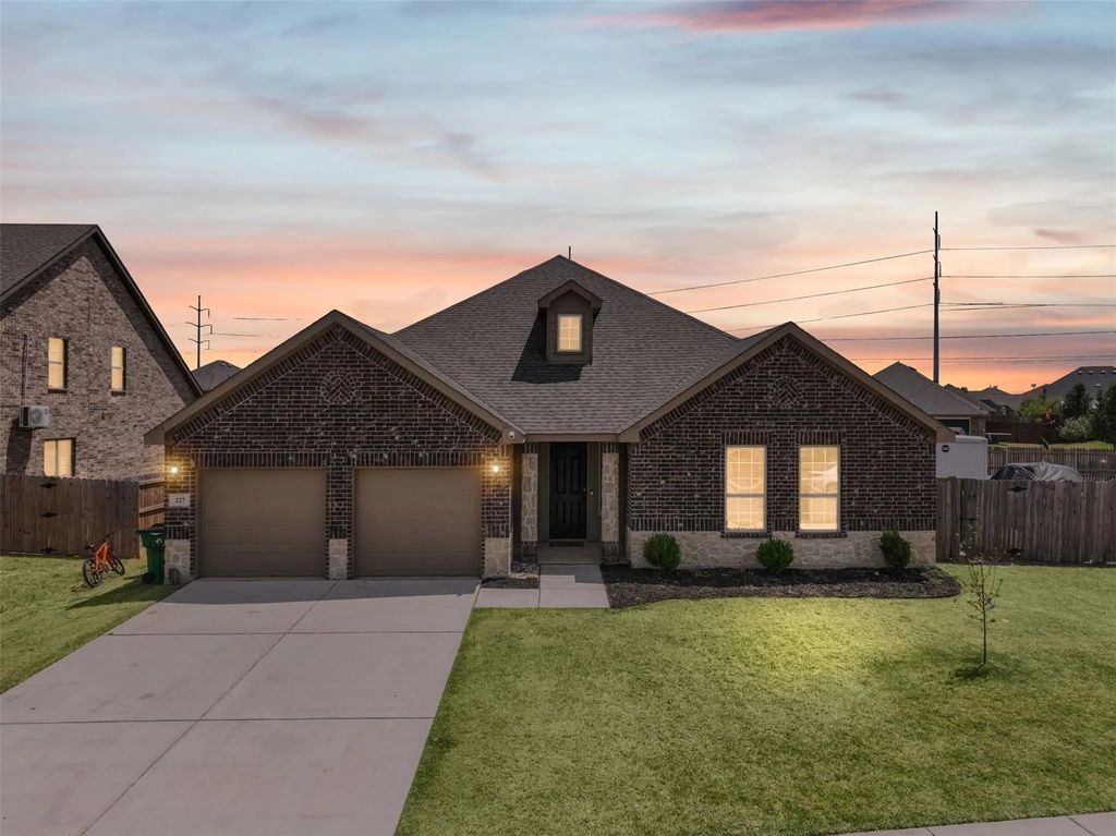 227 Hackney Street, Waxahachie