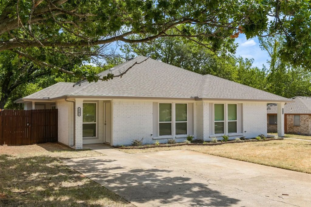 2501 Windy Pine Lane, Arlington