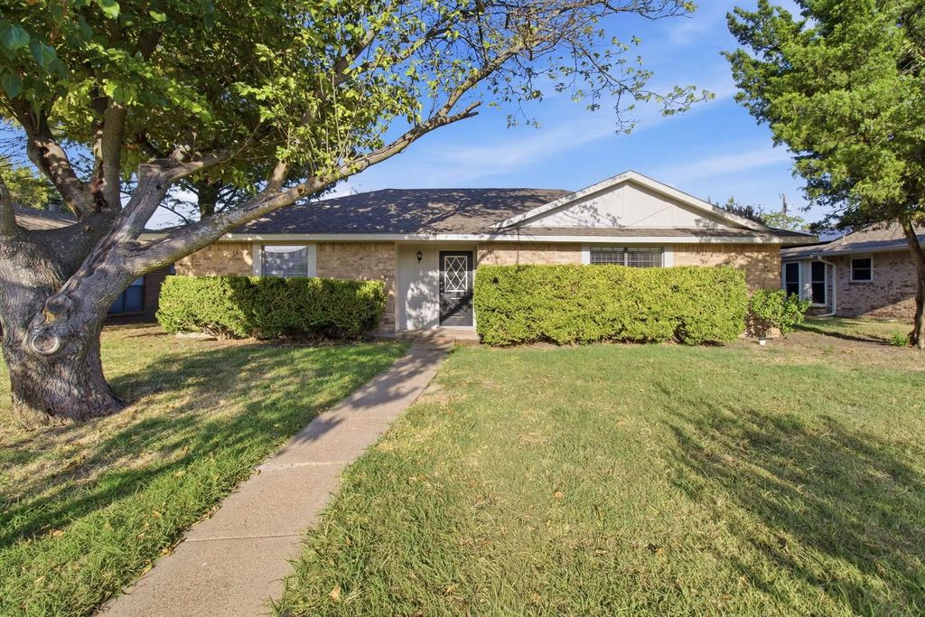 2602 College Park Drive, Rowlett