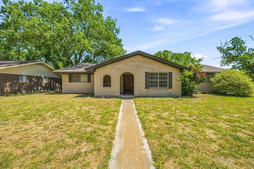 905 Meadowlark Lane, Stephenville