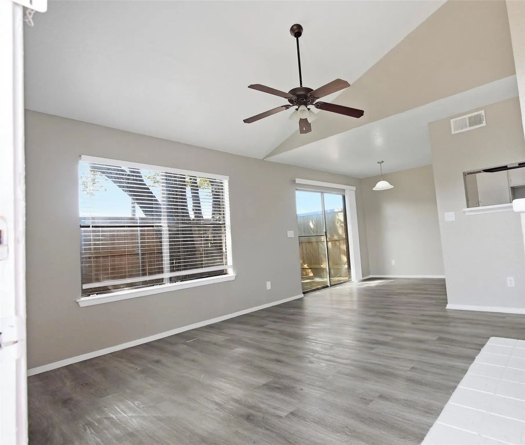1122 Millview 2704, Arlington