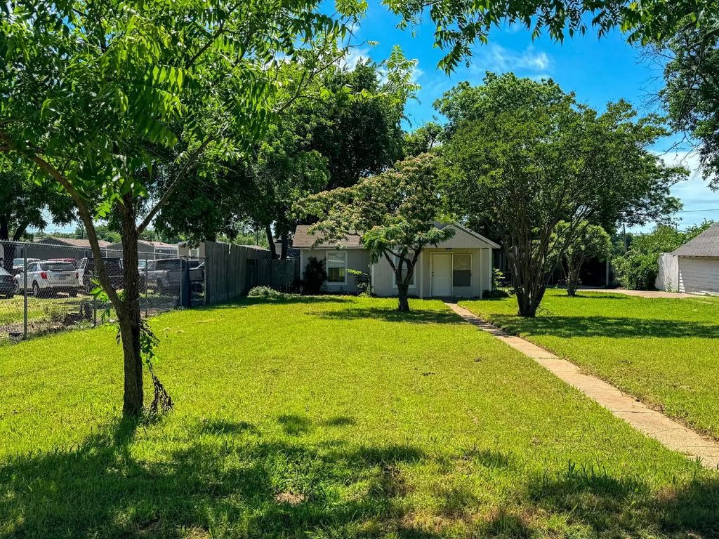 1705 N Robinson Street, Cleburne