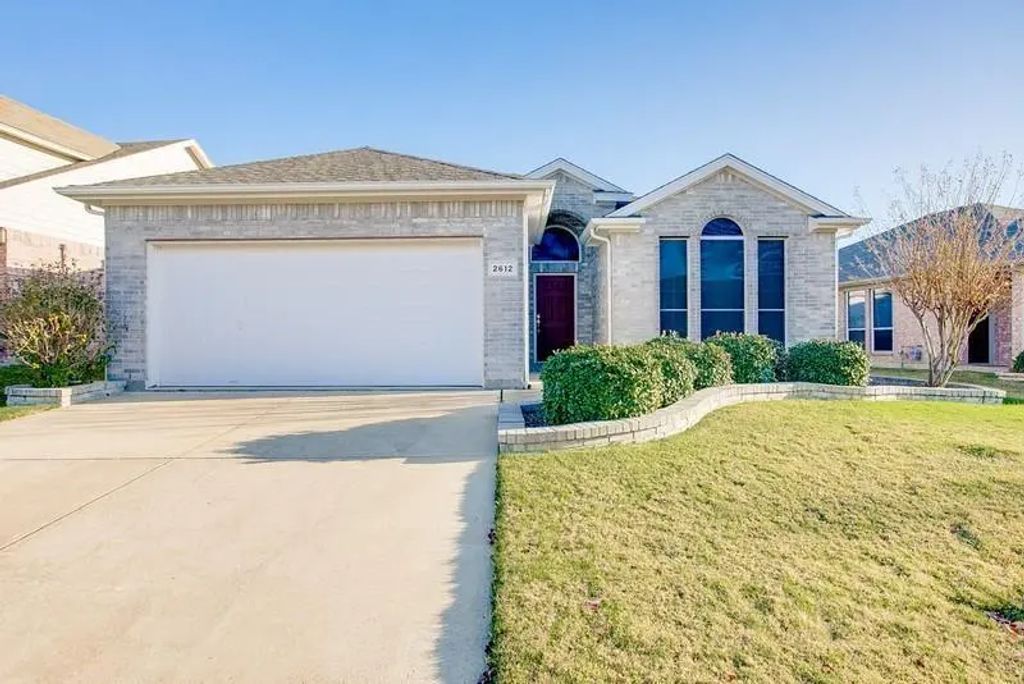 2612 Evening Shade Drive, Fort Worth