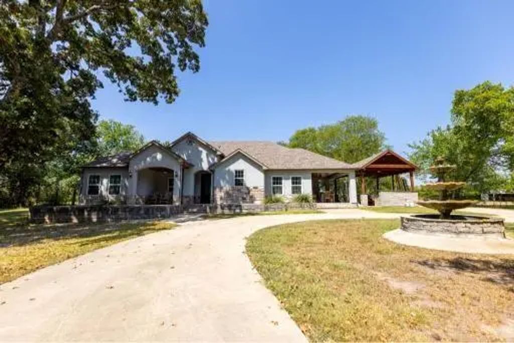 7320 County Road 3512, Quinlan