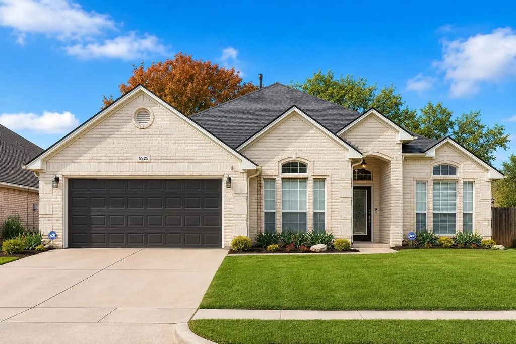 5825 Echo Bluff Drive, Haltom City