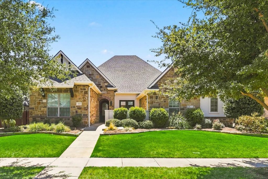 412 Nora Lane, Argyle