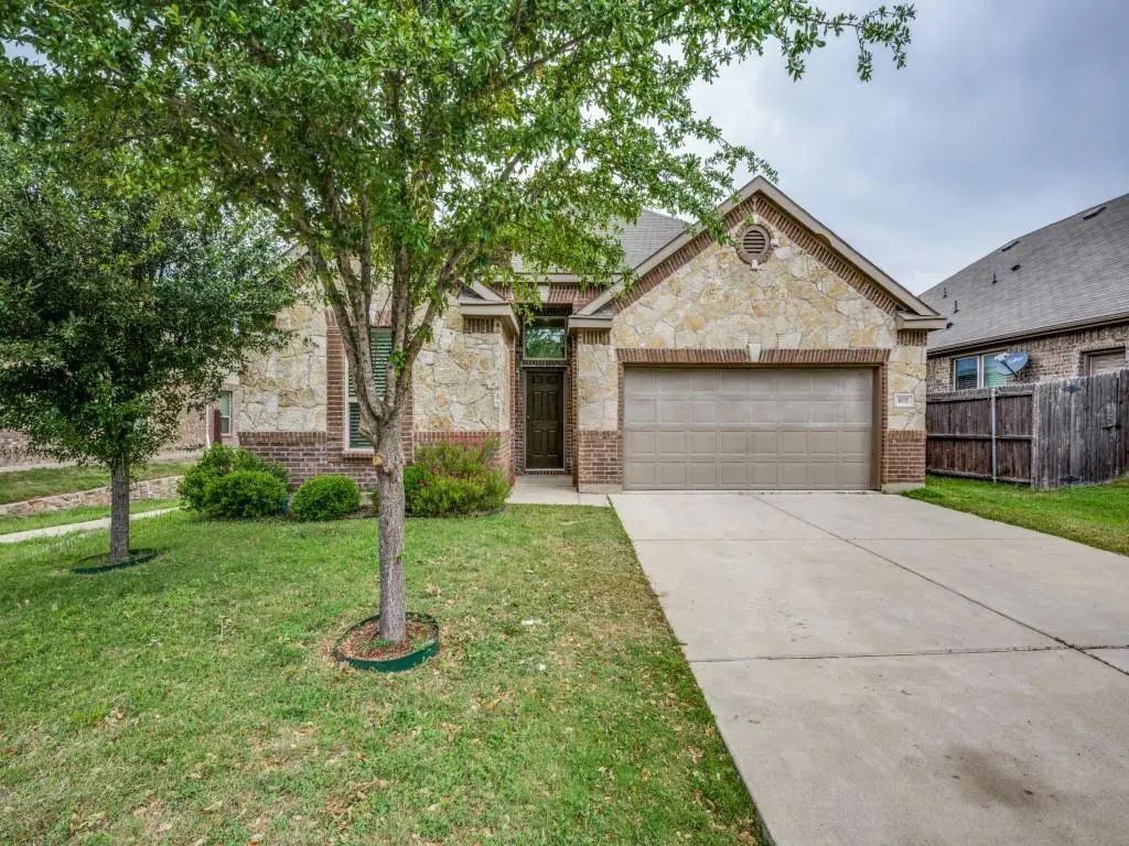 8737 Maple Ridge Trail, Fort Worth