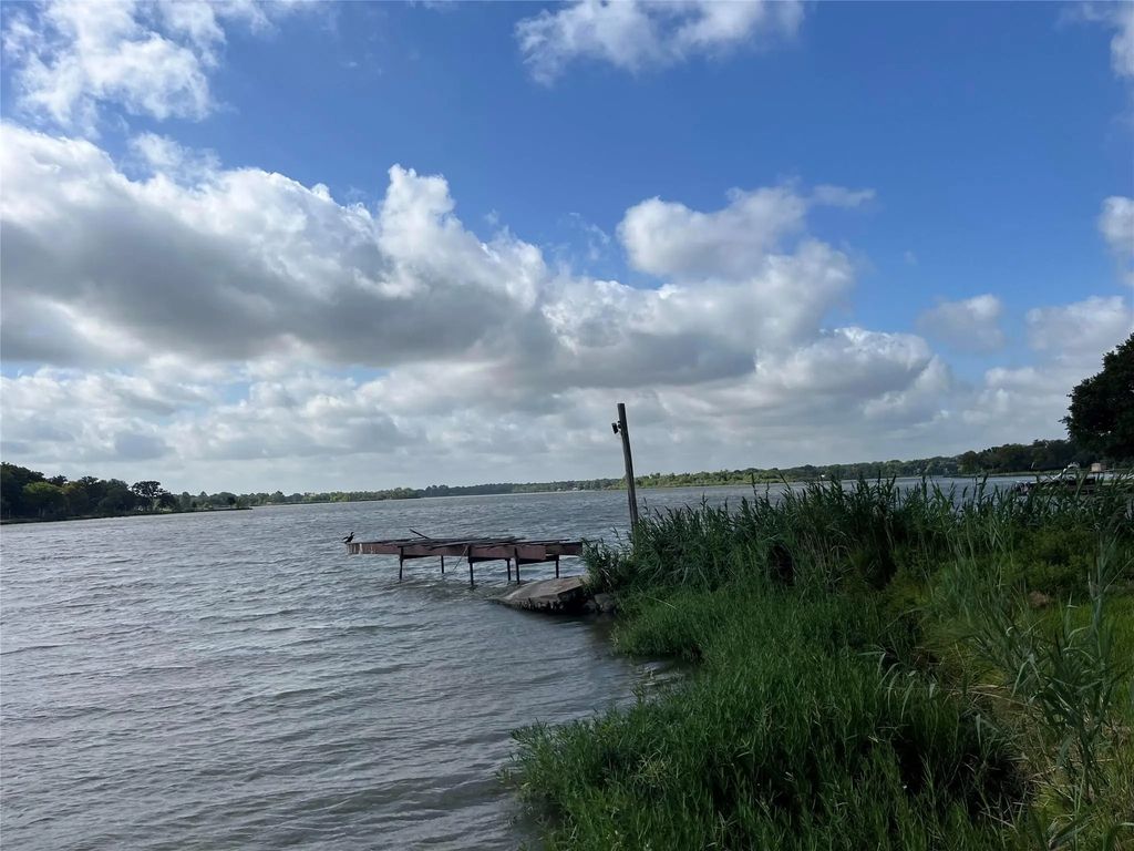 415 Fm 2681, Mexia