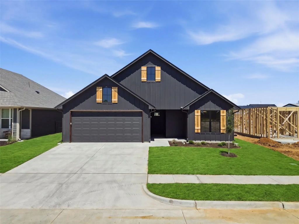 940 Huckleberry Lane, Tolar