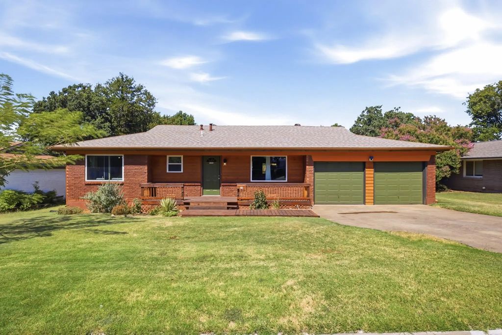 612 Oakwood Drive, Euless