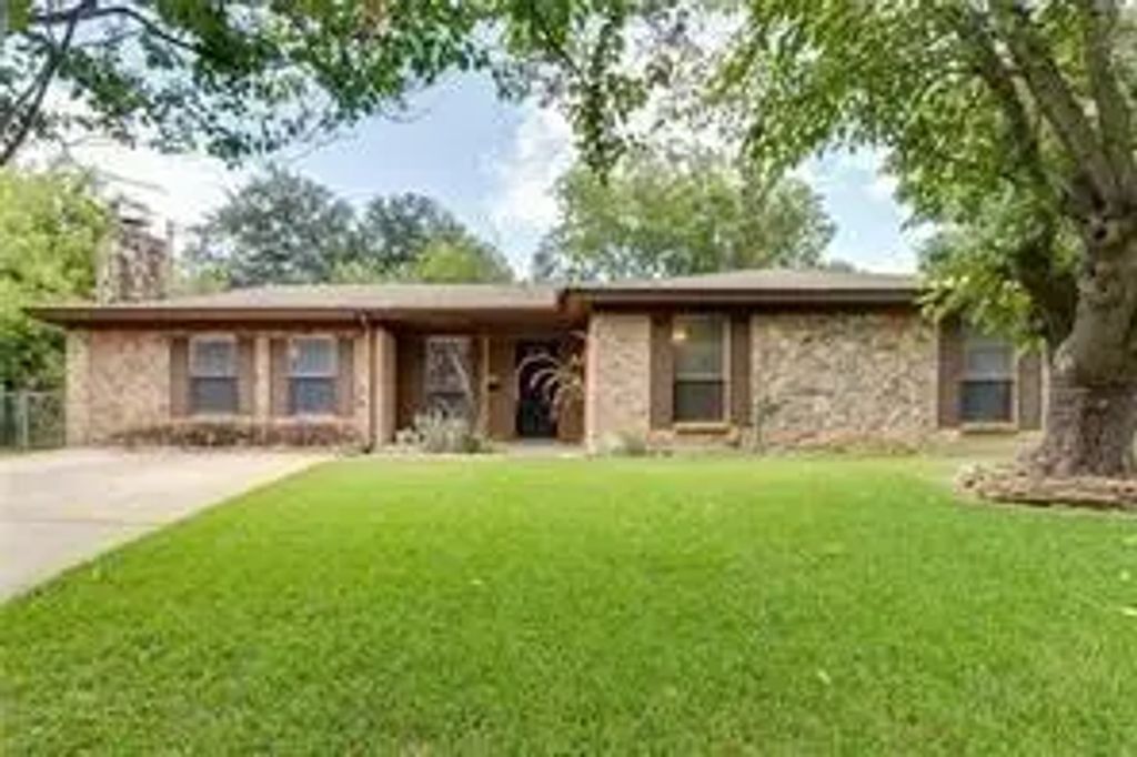 7820 Kermit Avenue, Fort Worth
