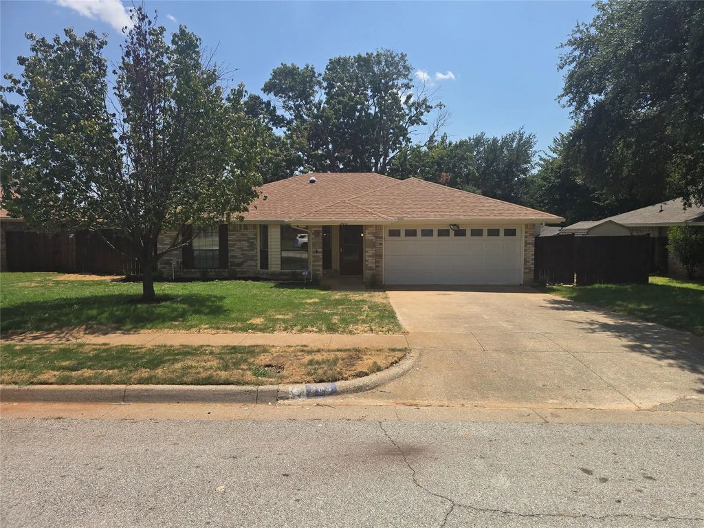 508 Tarragon Lane, Euless