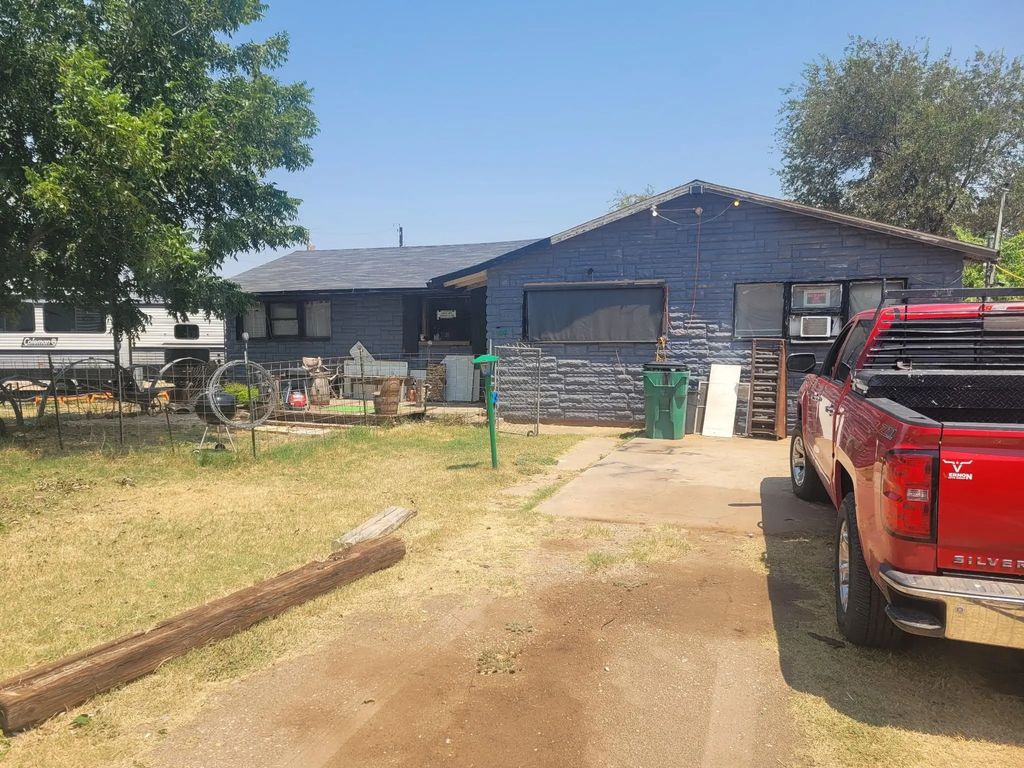 109 E 14th Street, Quanah
