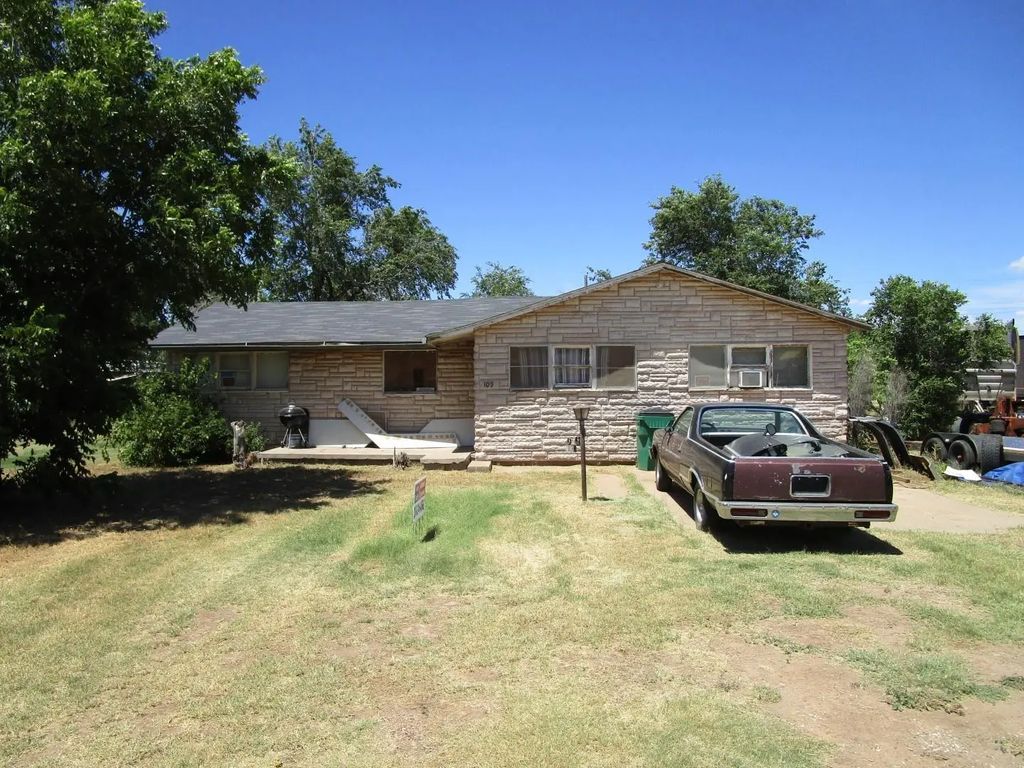 109 E 14th Street, Quanah