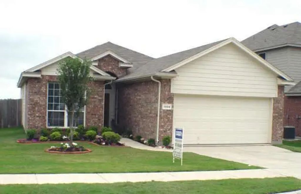 1004 Fort Apache Drive, Fort Worth