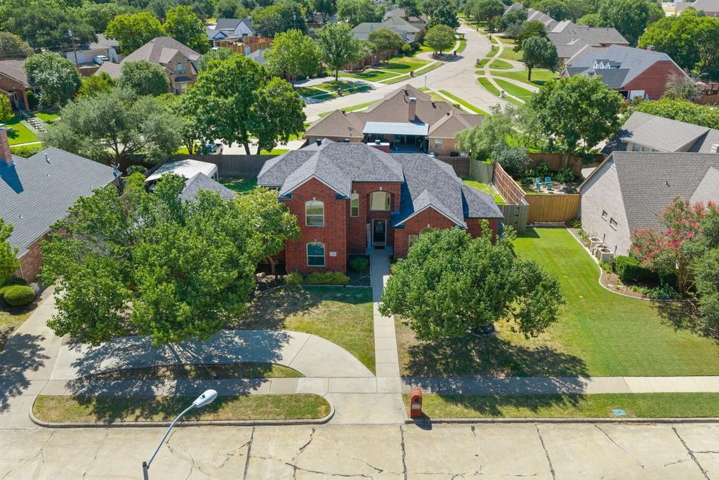 1907 Clearview Drive, Ennis
