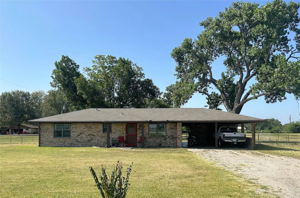 1689 W Fm 898, Bonham