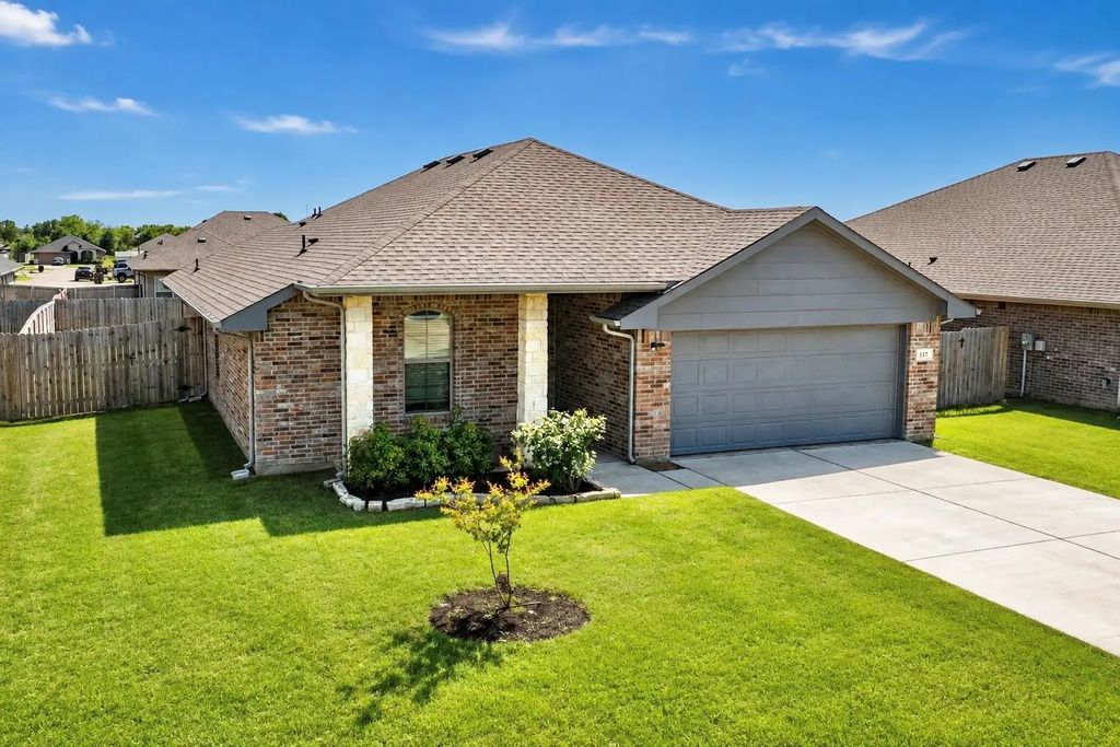 117 Willowbend Loop, Mabank