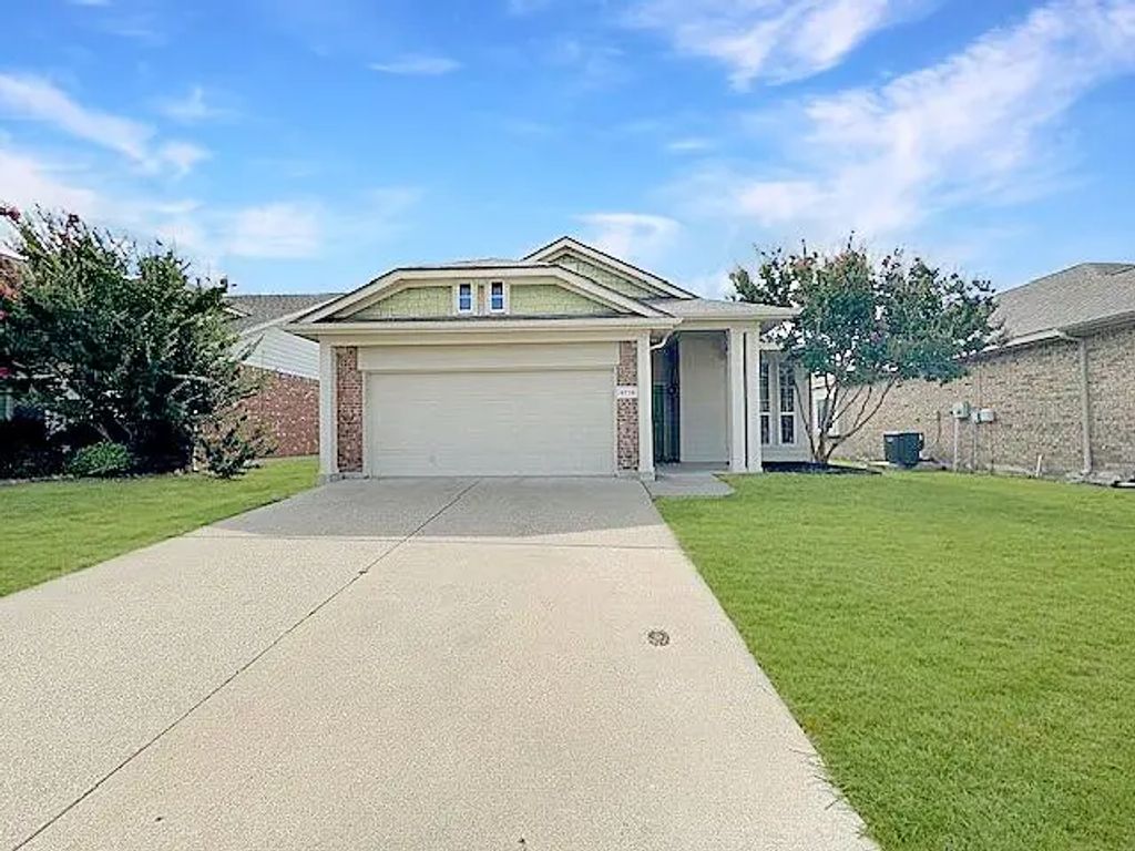 9716 Minton Drive, Fort Worth