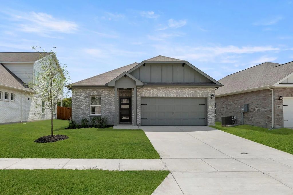 1239 Anderson Drive, Trenton