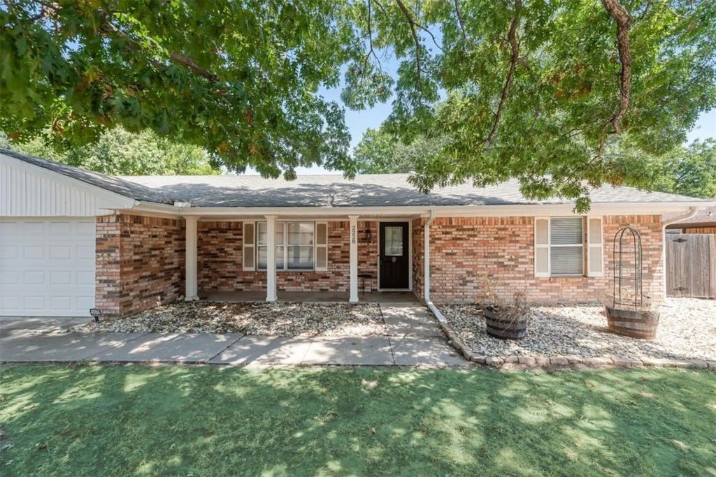 2228 Picadilly Lane, Denton