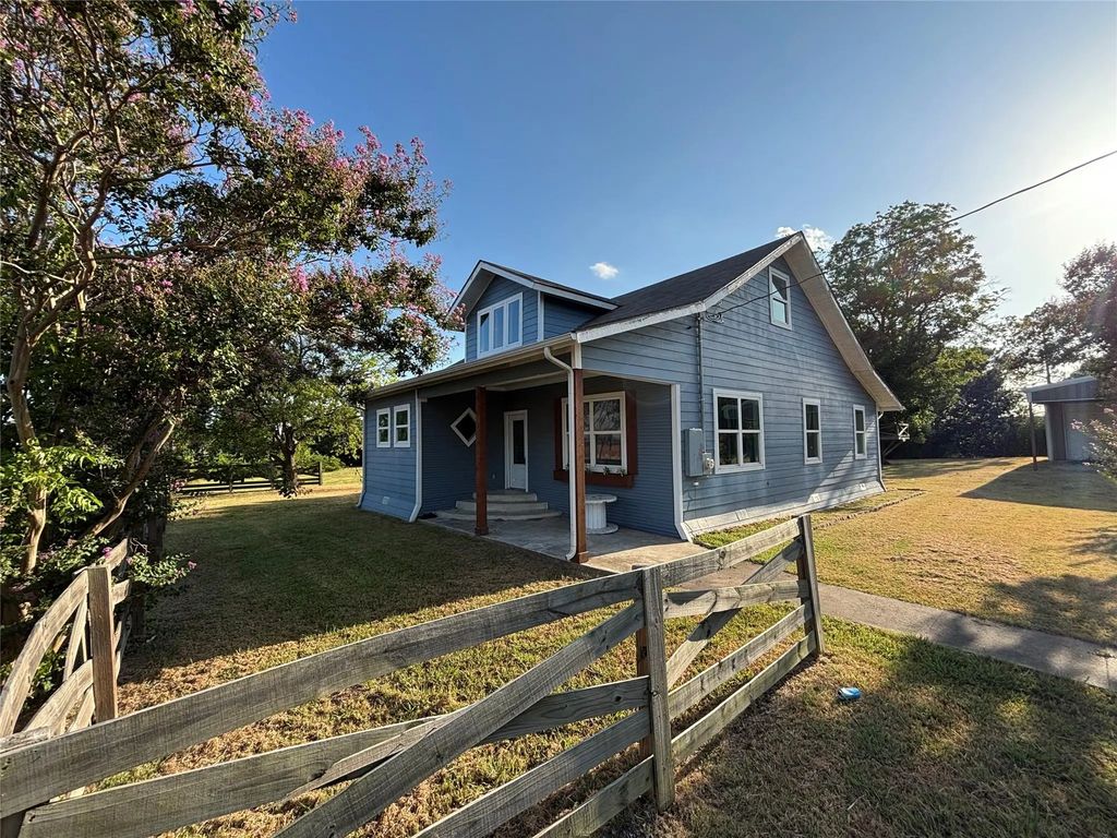602 East Street, Josephine