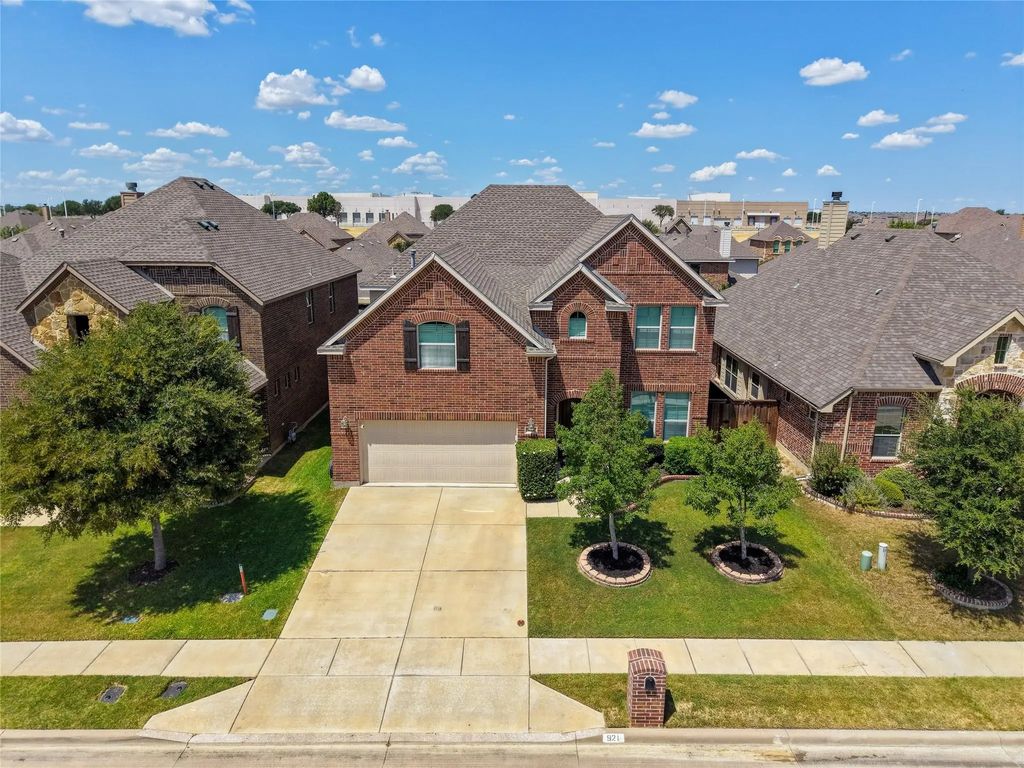 921 Viburnum Drive, Fort Worth