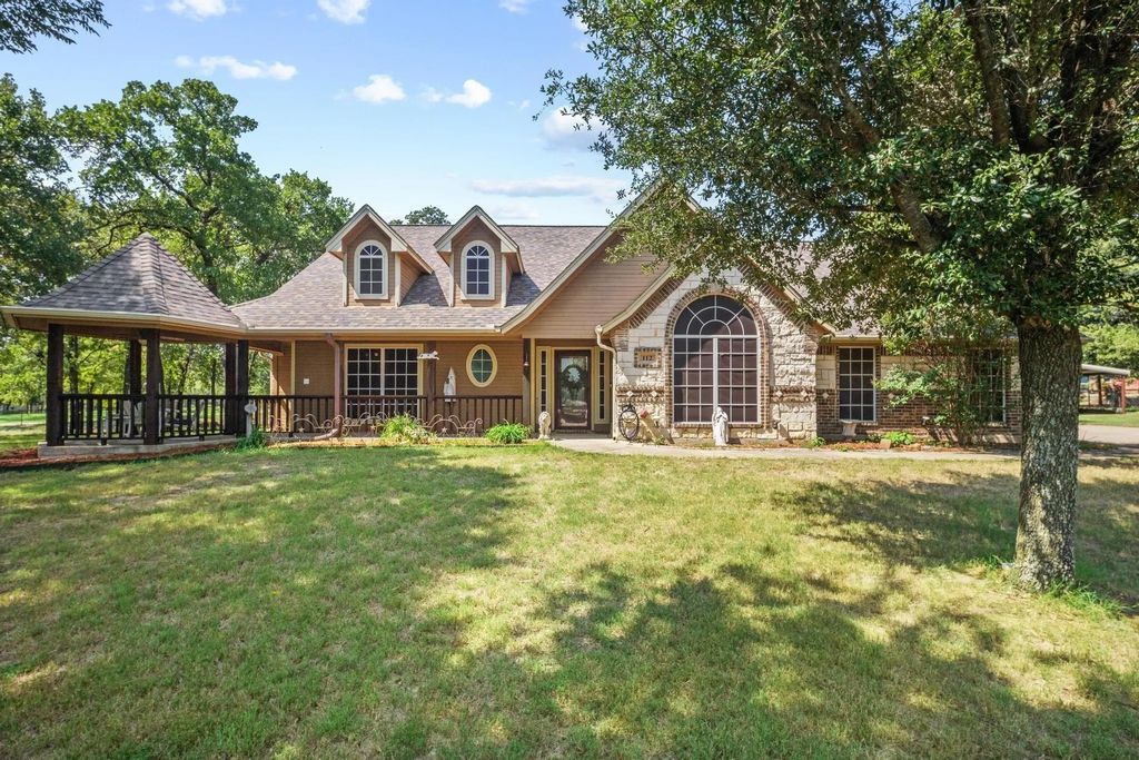 112 Knight Court, Springtown