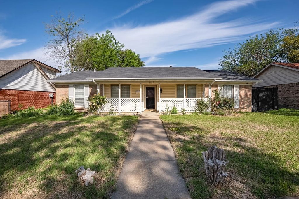 1017 Mill River Drive, Garland