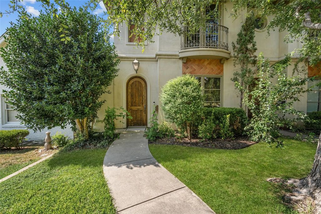 3633 Crestline Road, Fort Worth