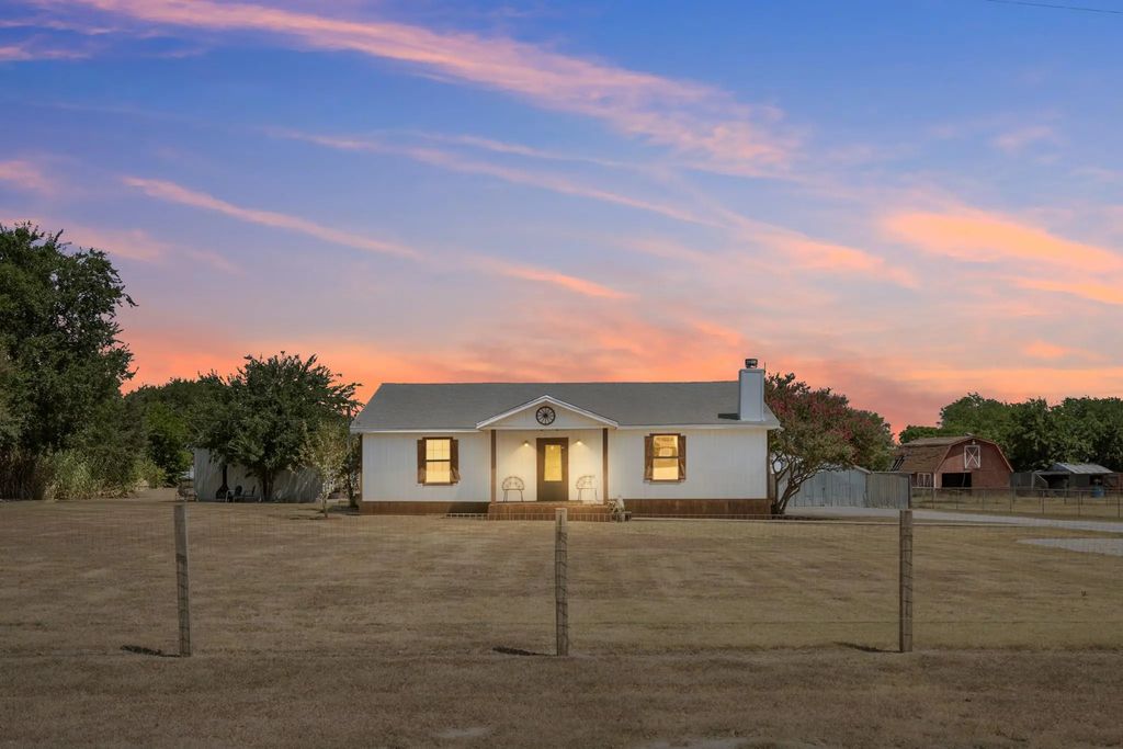 1695 Eastwood Road, Melissa