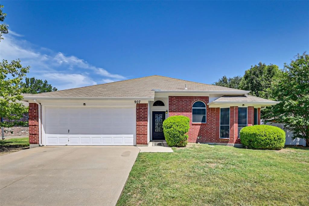 907 Clear Creek Drive, Arlington
