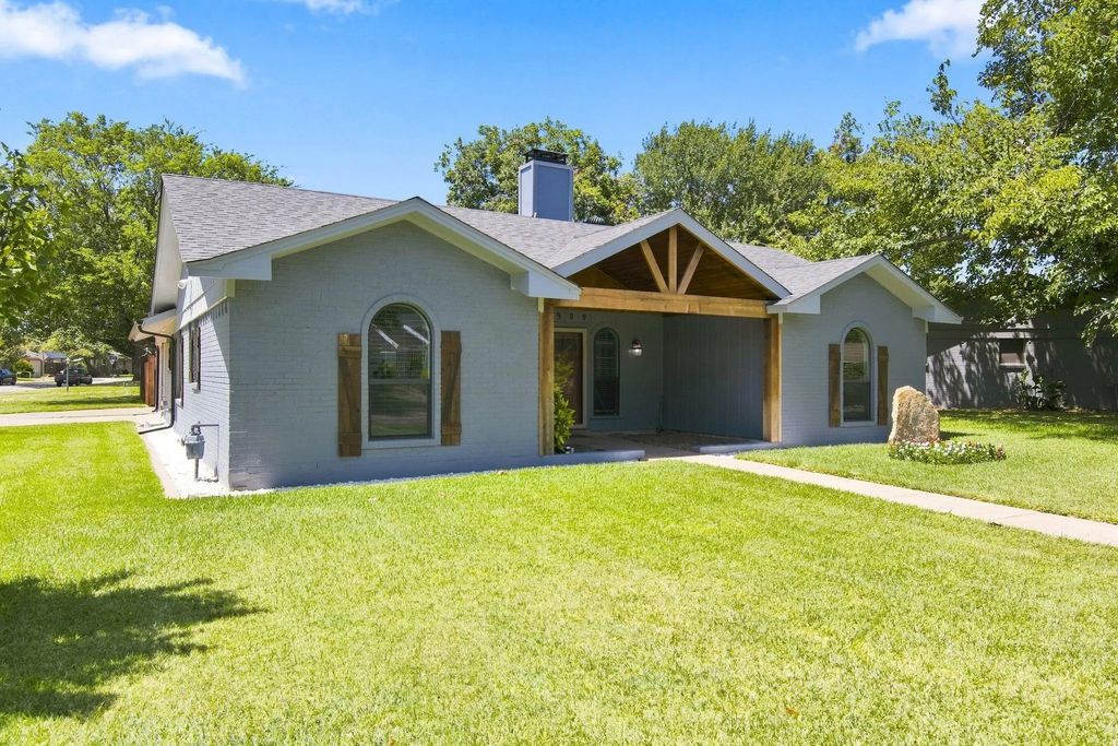 6909 Sandalwood Lane, Fort Worth