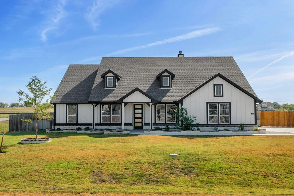 107 Red Cliff Court, Rhome