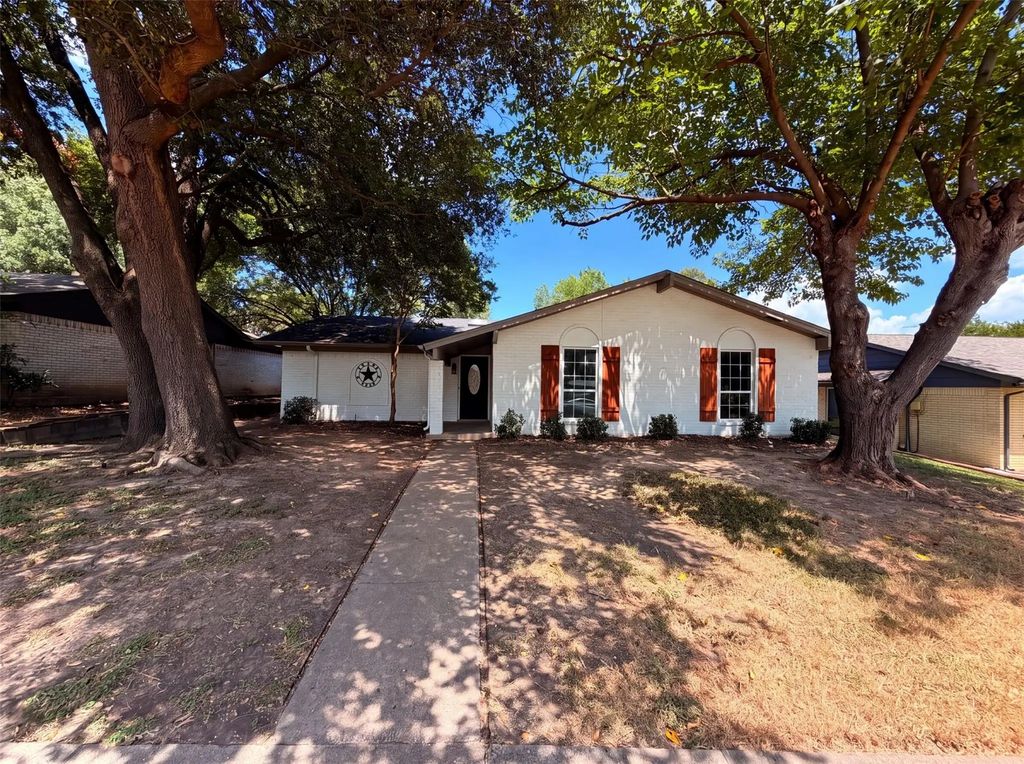 922 Meadowdale Circle, Garland