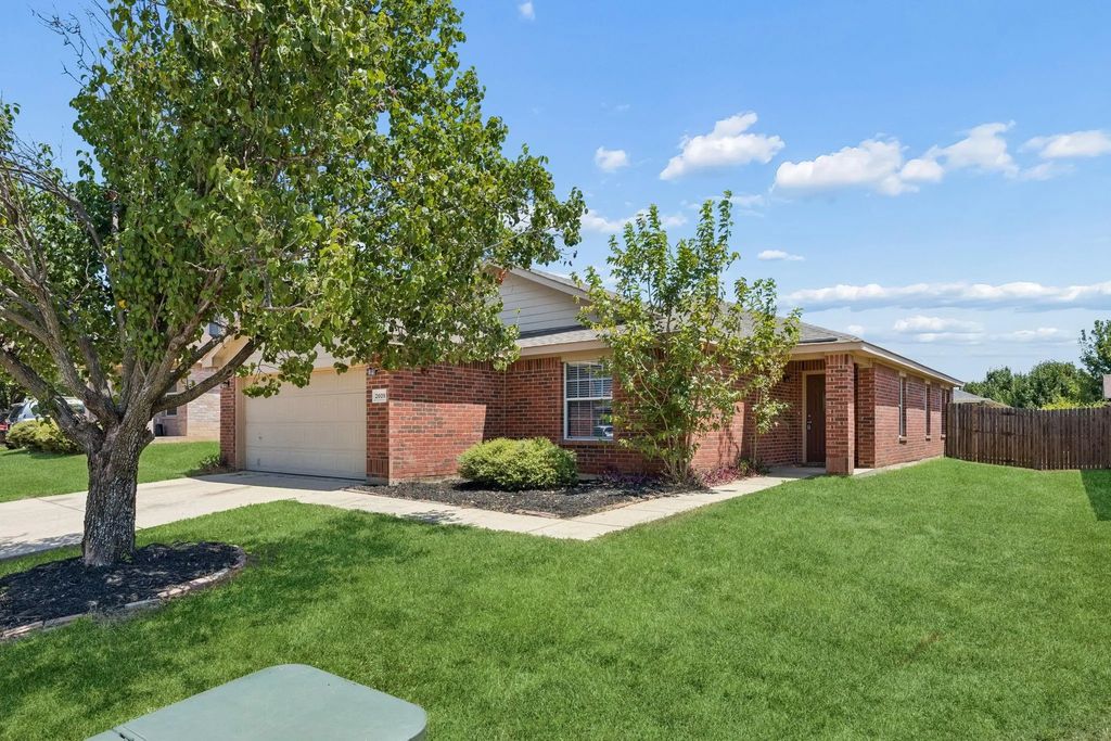 2609 Diver Court, Fort Worth