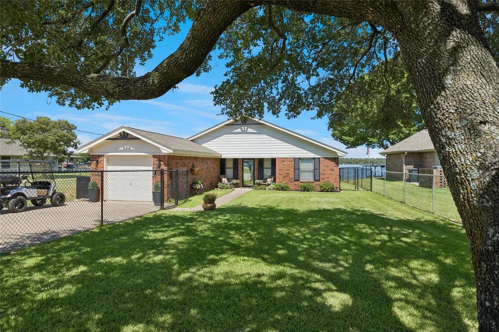 4001 Apache Trail Court, Granbury
