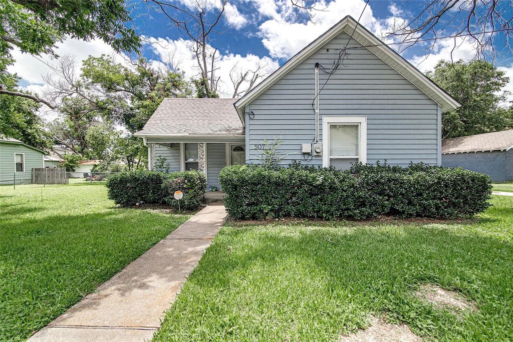 507 W Heard Street, Cleburne