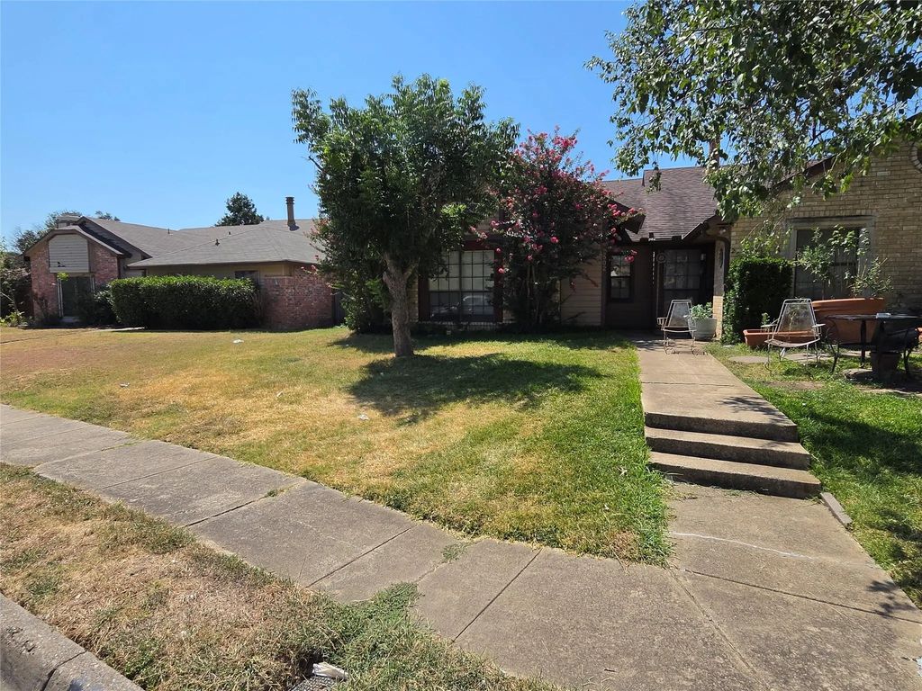 2502 E Timberview Lane, Arlington