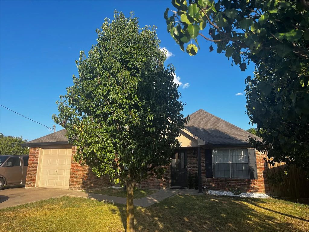 1705 Melody Circle, Kaufman