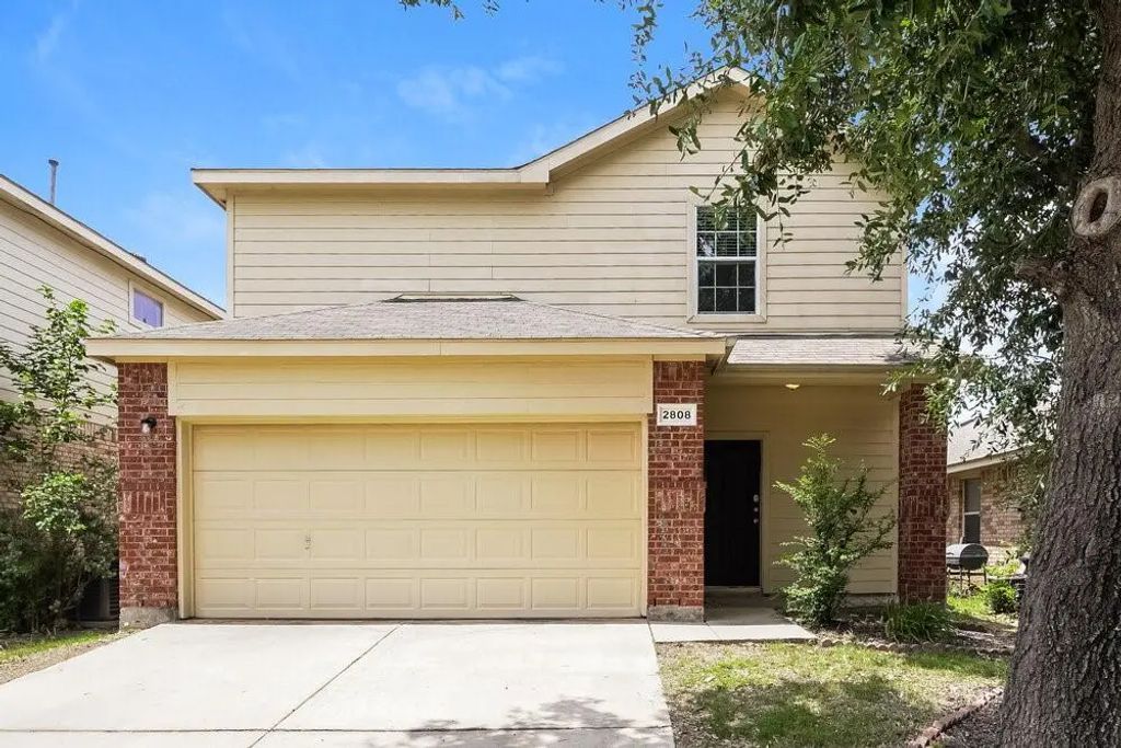 2808 Lynx Lane, Fort Worth